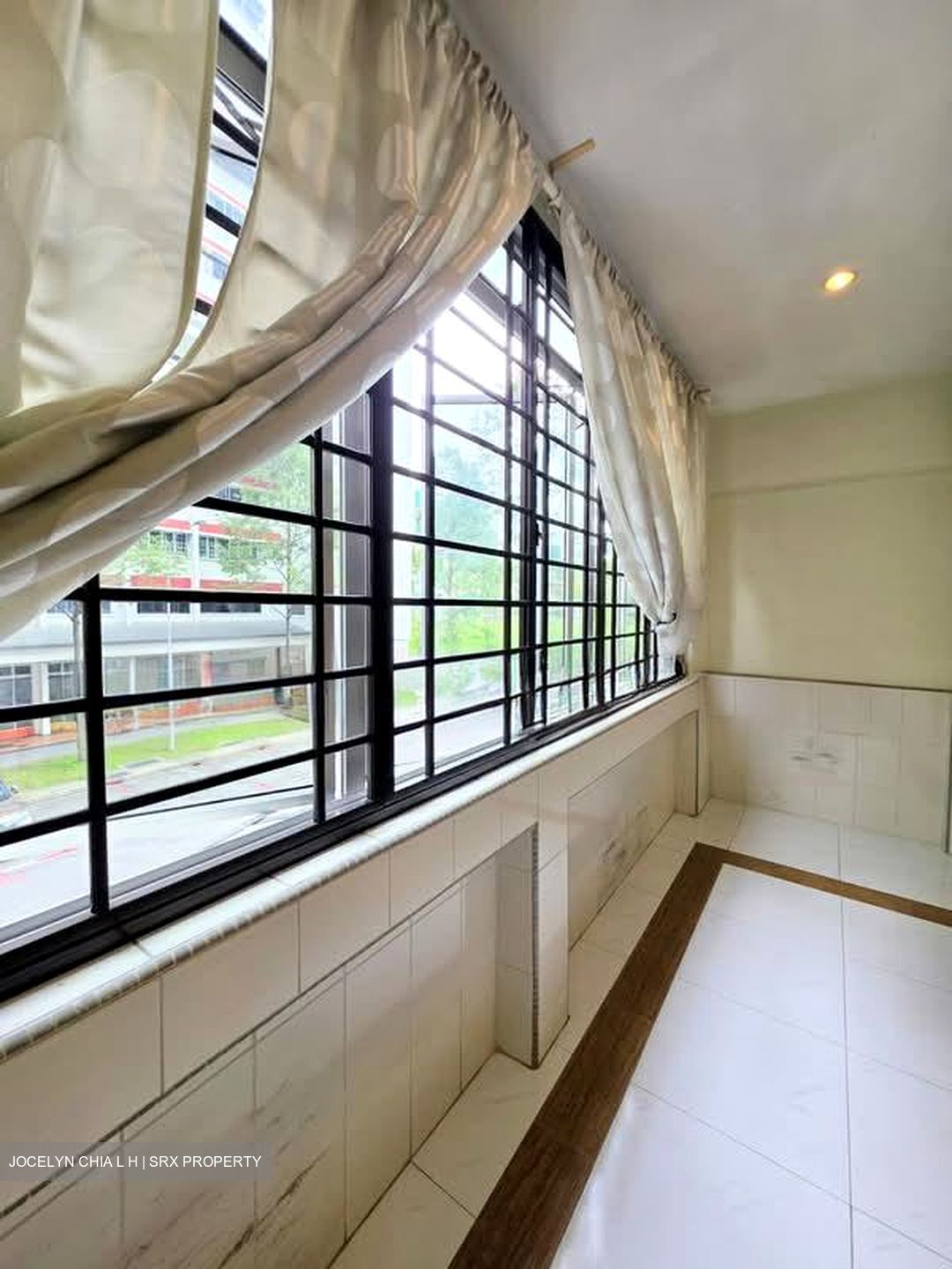 Blk 405 Hong Kah Court (Jurong West), HDB Executive #563071951